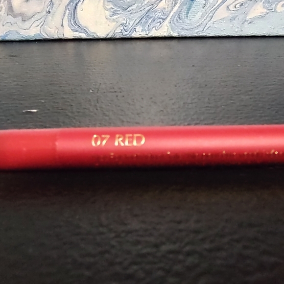 🆕 Double Wear Stay-in-Place Lip Pencil - Picture 6 of 6